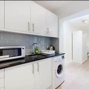 New Spacious 1 Bed Studio Flat In Aldgate Apartment