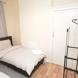 Cheerful 4 Bedroom House In Greater Holiday home