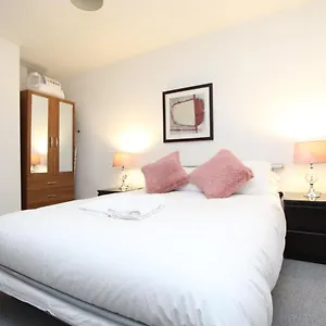 Spacious 1- Bedroom In E16 Apartment