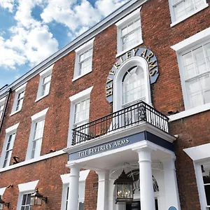 The Arms 5*, Беверли Великобритания